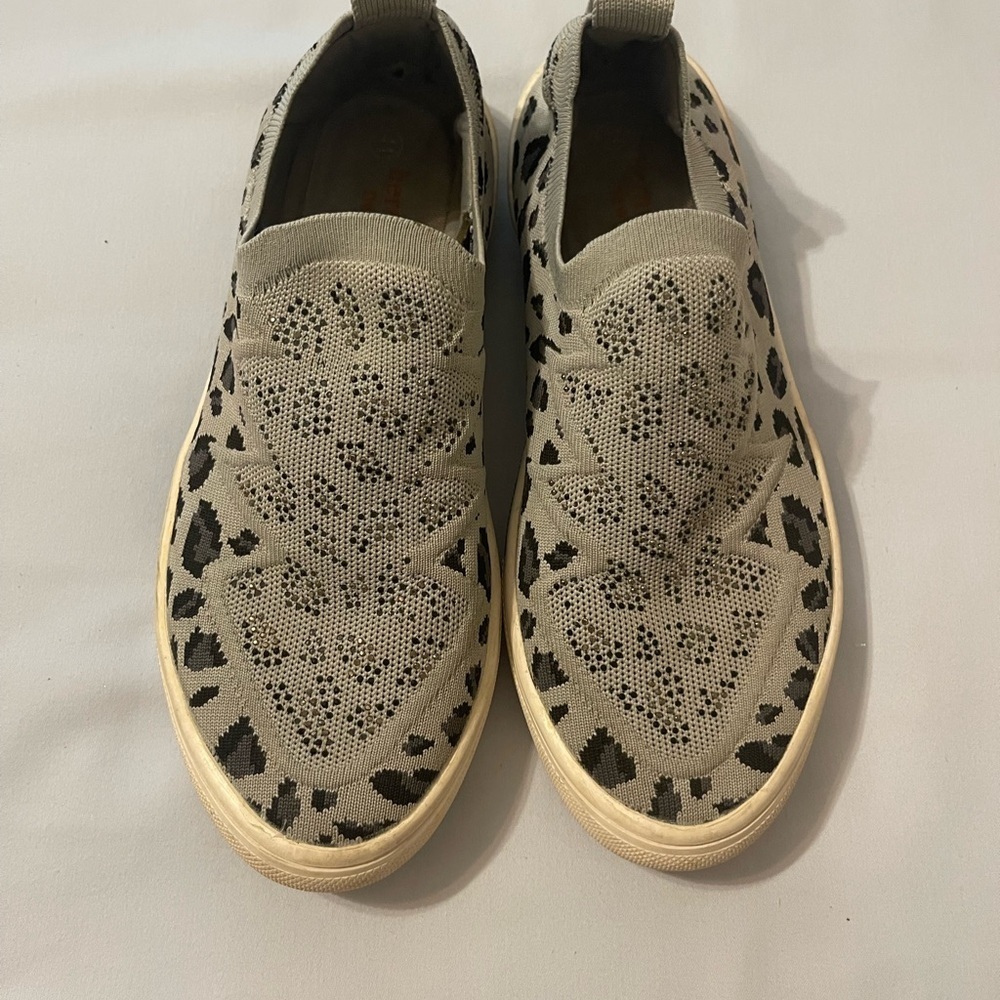 bernie‎ mev. Cream and Black Slip-On Sneakers